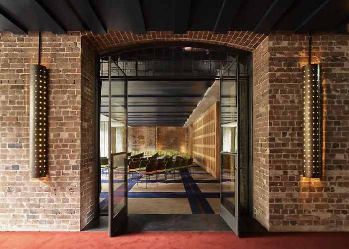 Hotel near College: Ace Hotel Sydney